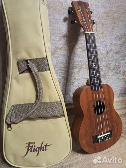 Укулеле с чехлом 