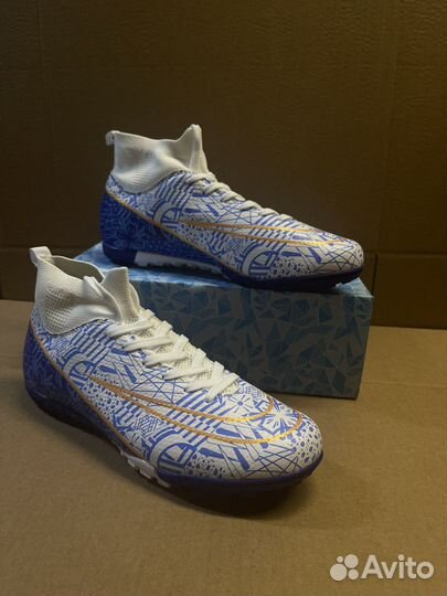 Футбольные бутсы сороконожки Nike