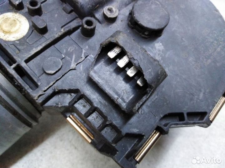 Моторчик стеклоочистителя передний 61617306266