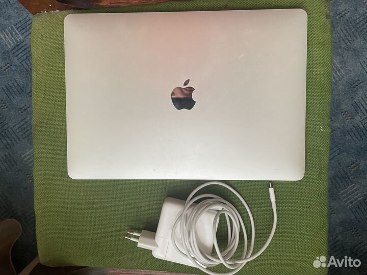 Macbook pro 13 2019 touch bar