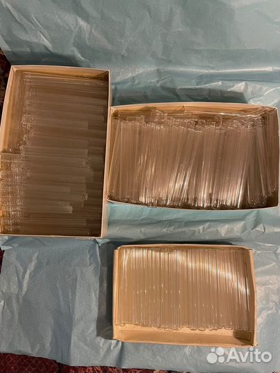 Химические колбы, пробирки, штативы, пипетки