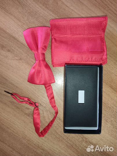 Красная бабочка