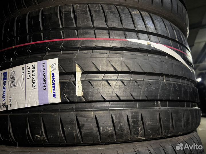 Michelin Pilot Sport 4 S 295/35 R21