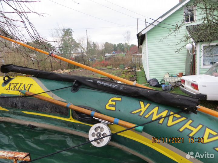 Лодка, удочки, катушки