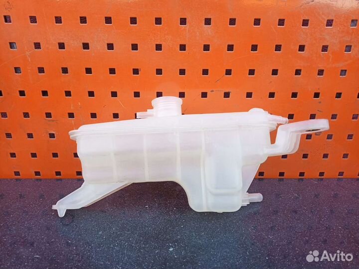 Расширительный бачок Toyota RAV4