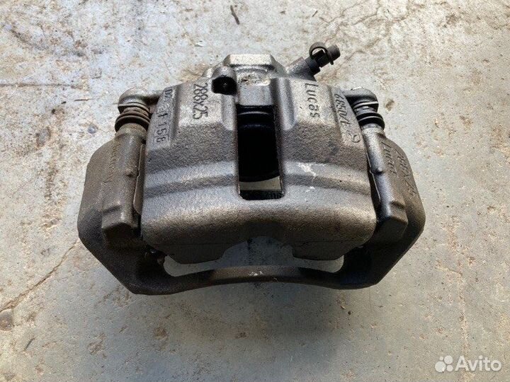 Суппорт передний правый Mercedes-Benz C-Class W203