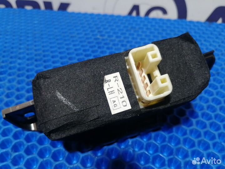 Кнопка стеклоподъемника Subaru Legacy