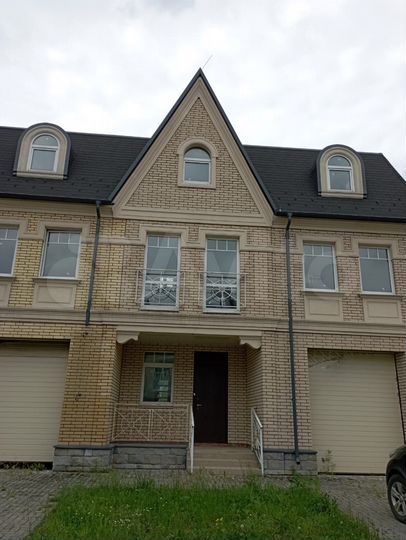 Таунхаус 205 м² на участке 3 сот.