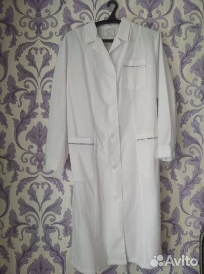 Белый медицинский халат