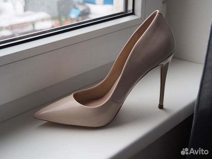 Лаковые лодочки Aldo бежевые / телесные