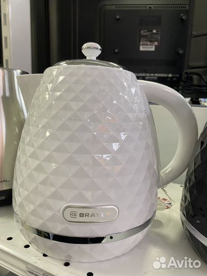 Чайник пластик 1008BR-WH brayer