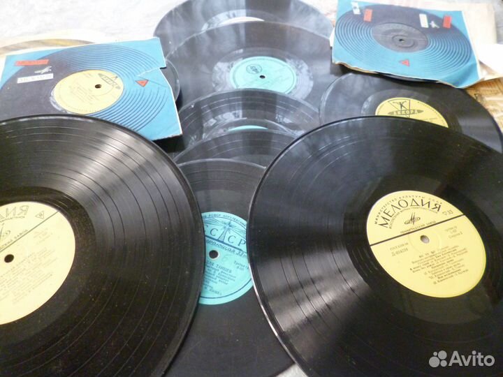 Грампластинки виниловые -18 штук и гибкие -12штук