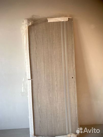 Дверь межкомнатная с алюминевыми молдингами