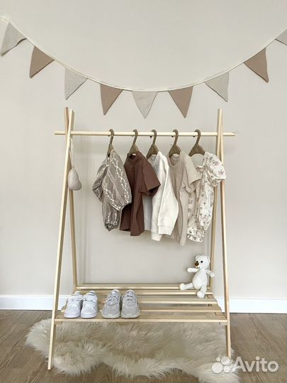 Наполная вешалка детская