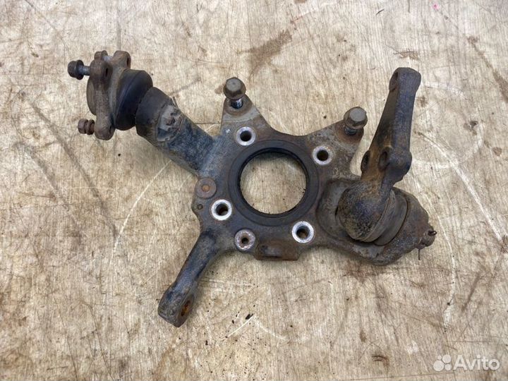 Кулак поворотный передний правый Mitsubishi Pajero