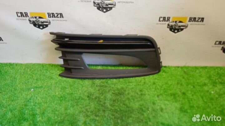 Накладка (решетка) противотуманной фары правая R