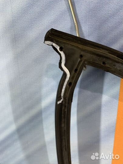 Уплотнитель зад проема двери Kia RIO 2 Лев