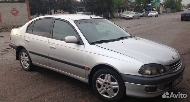 Запчасти для тойота авенсис