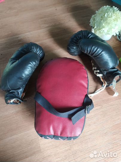 Боксерские перчатки
