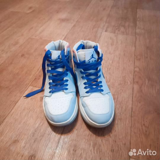 Джорданы 1 голубые