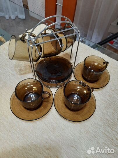 Кофейник, стаканы, чашки