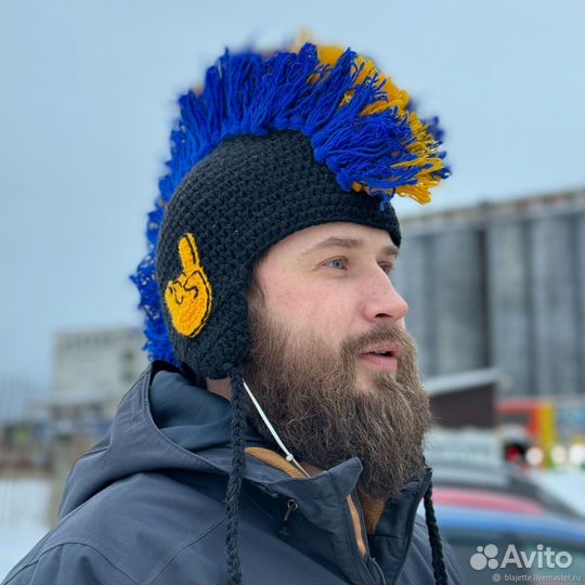 Мужская шапка Ирокез вязаный