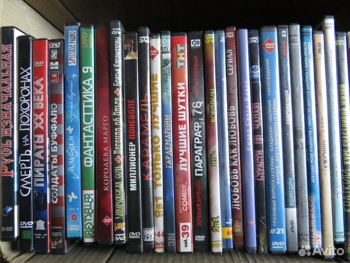 Видеокассеты с кино (диски) (67 штук)