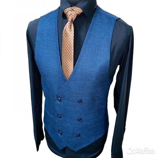 Мужской классический костюм из шерсти