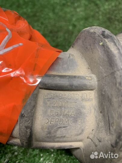 Патрубок воздушного фильтра Ford Focus 2