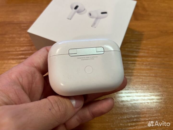 Оригинал зарядный футляр/кейс для AirPods Pro Б/У