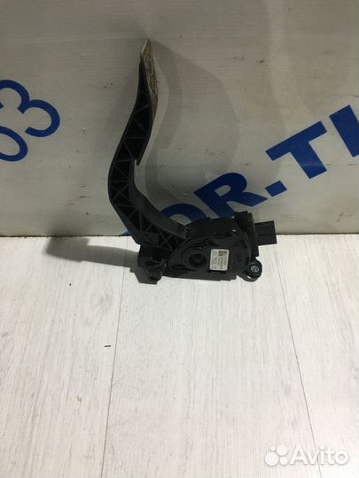 Педаль газа audi A4 2.0 b8