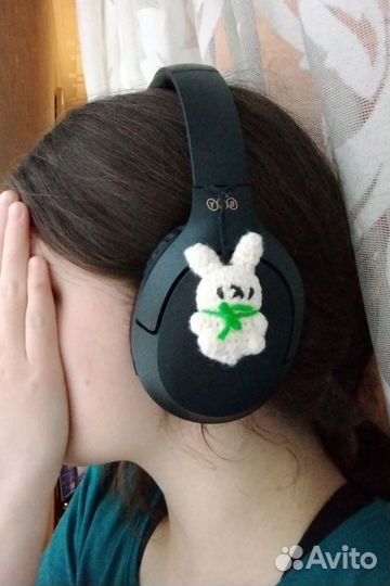 Вязаный зайчонок брелок