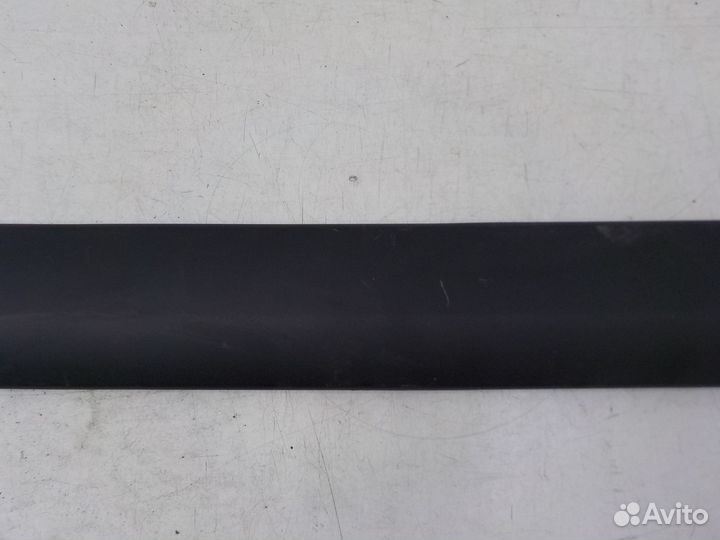 Накладка двери передней правой LADA Largus 2011