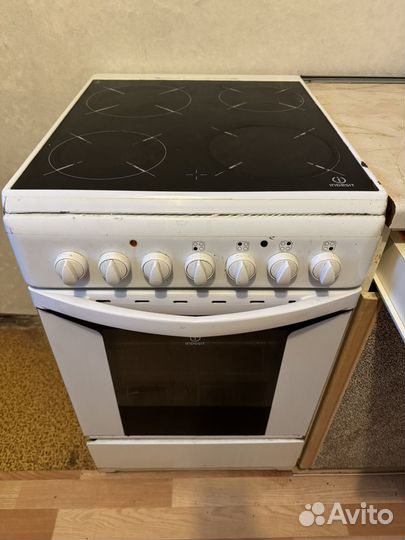 Плита электрическая Indesit стеклокерамика