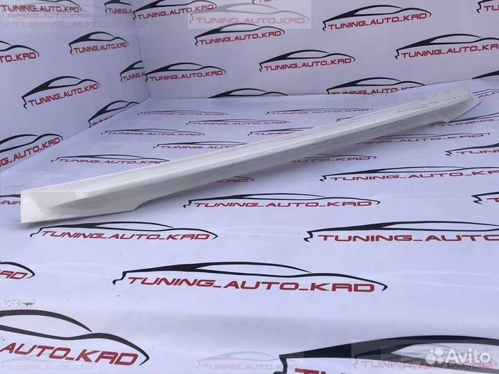 Спойлер под стекло Toyota Land Cruiser 200