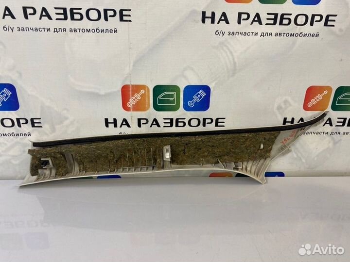Накладка на стойку внутренняя передняя правая