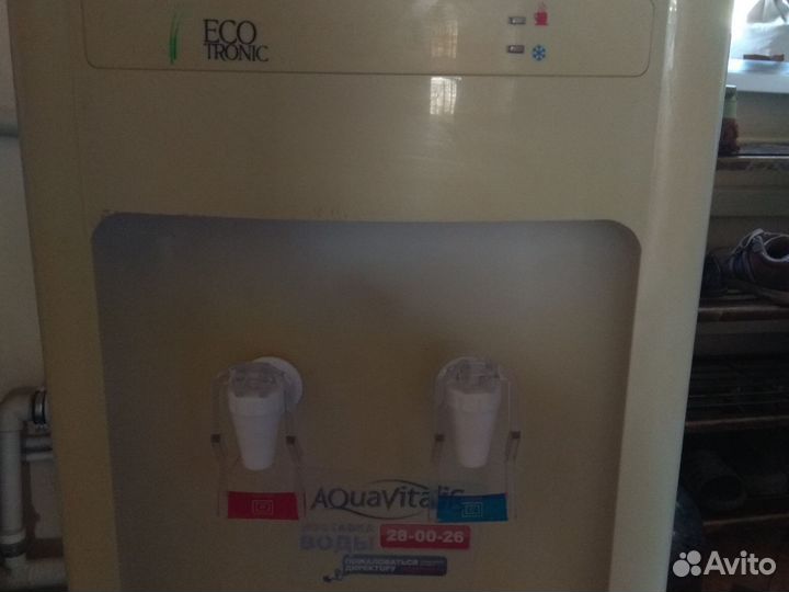 Напольный кулер для воды