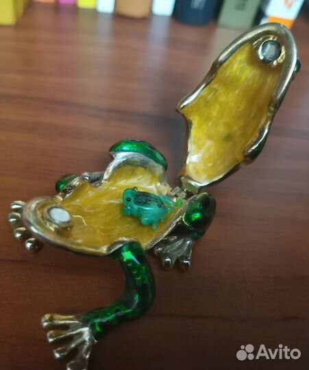 Лягушка на магнитах