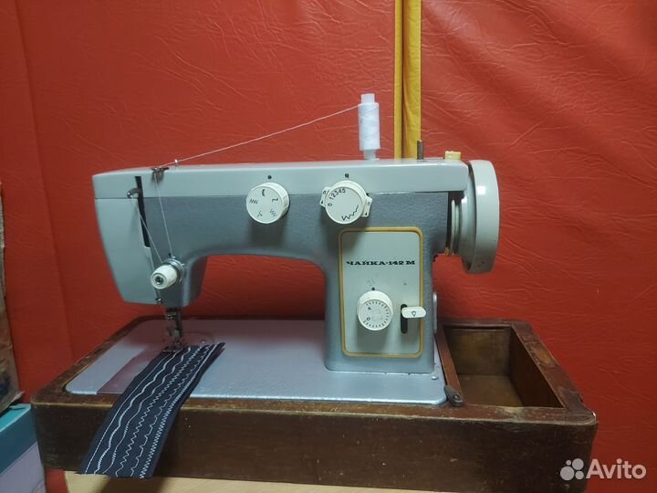 Швейная машинка Чайка 142