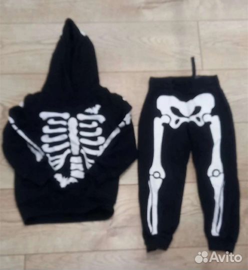 Костюм спортивный