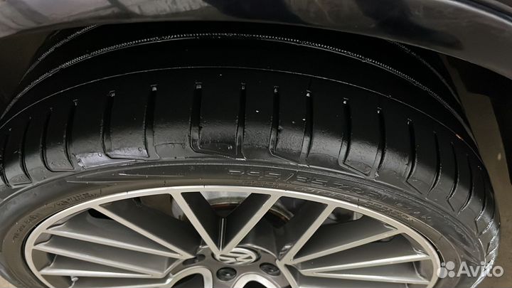 Nokian Tyres Hakka Black SUV 295/35 R21