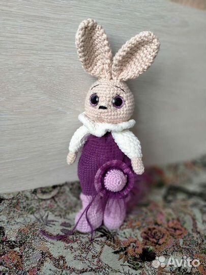 Вязаная игрушка Зайчик