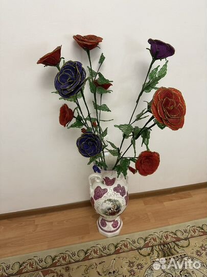 Ваза с цветами из бисера