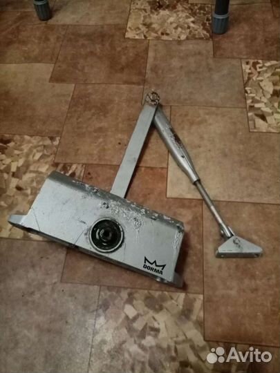 Доводчик дверной dorma