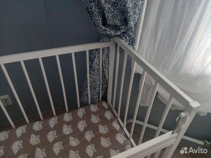 Кровать детская с маятником