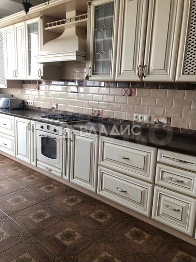 2-к. квартира, 72 м², 4/9 эт.