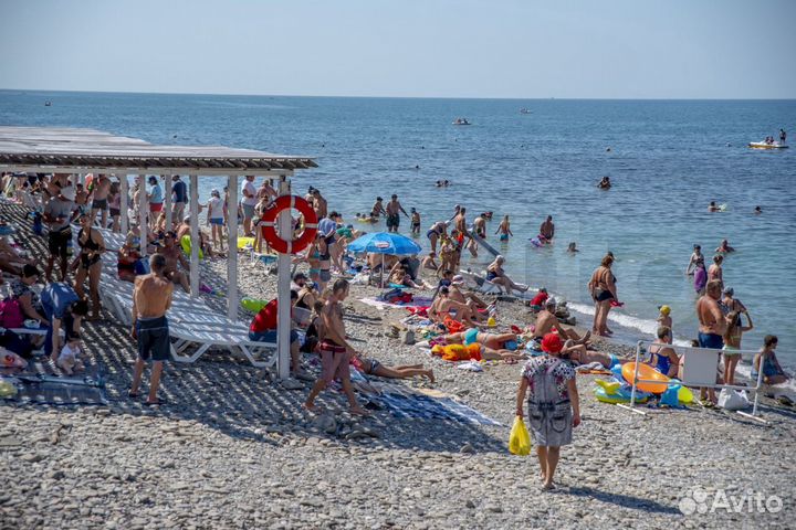 Уличный фаст фуд и бар на берегу моря