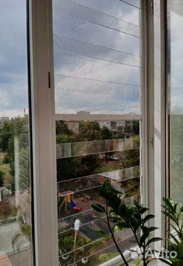 Москитные сетки с защитой от выпадения из окна