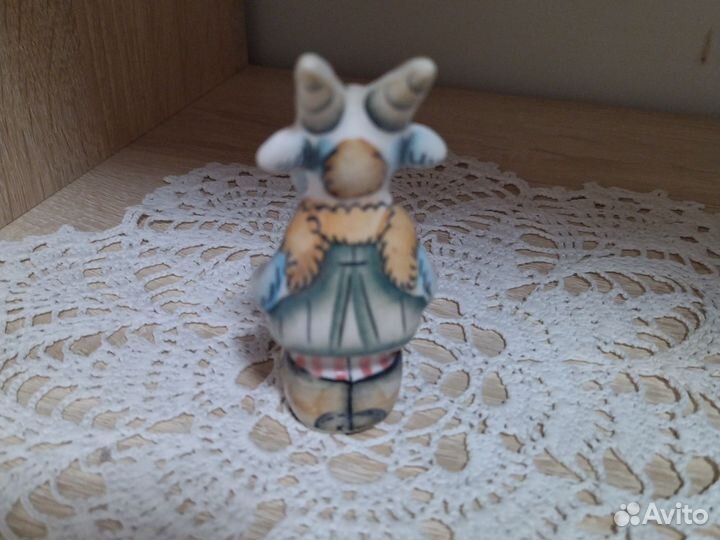 Статуэтка фарфор