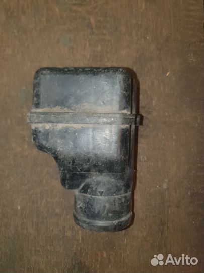 Патрубок воздушного фильтра Mitsubishi Pajero Io